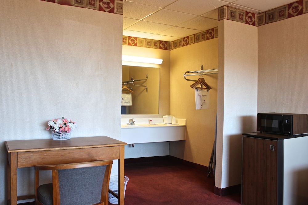Regency Inn Richmond - photo 12