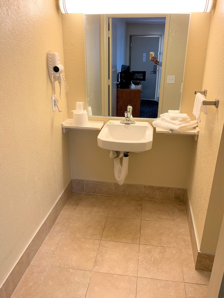 Rodeway Inn Sacramento University Area - photo 5