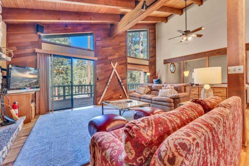 Northstar Retreat by Golf Course & Free Shuttle — 4-Star Luxury Hotel in Truckee, United States