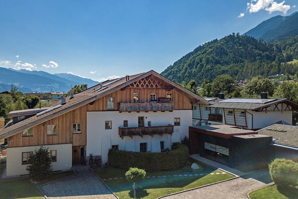 Das Urgestein — 4-Star Luxury Hotel in Stans, Austria
