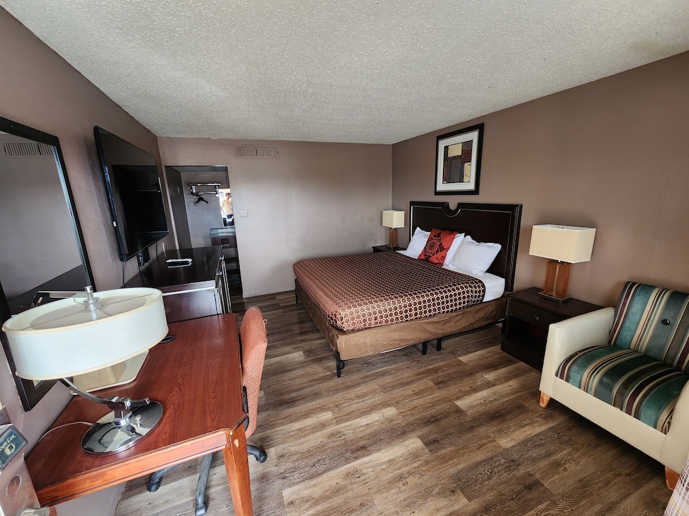 Satellite Inn - photo 7