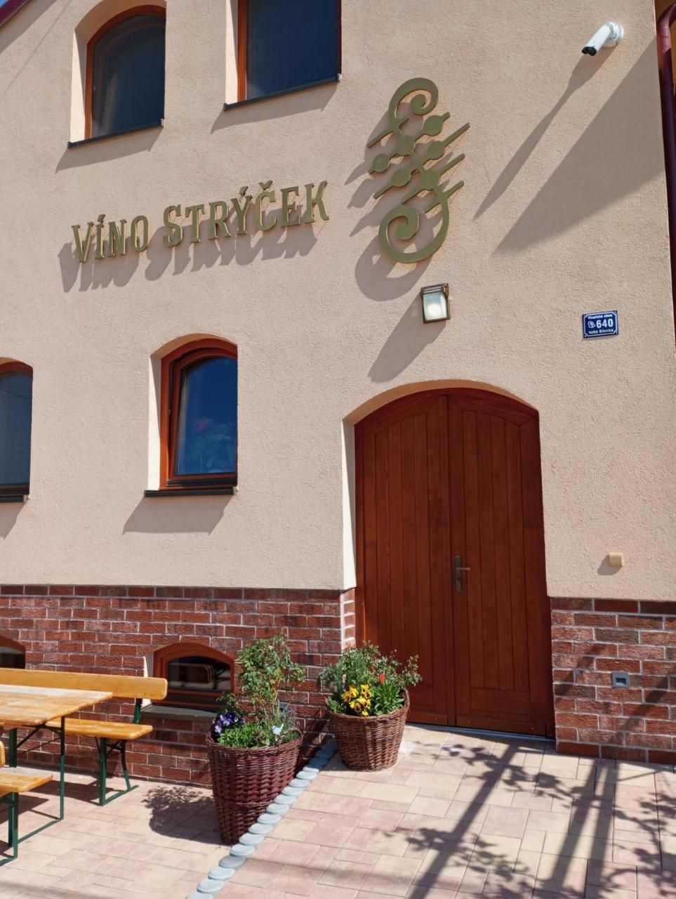 Sklep Víno Strýček in Velke Bilovice, Czech Republic