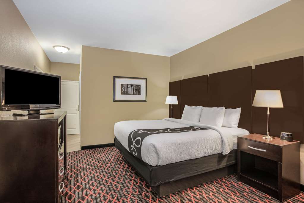 La Quinta Inn & Suites by Wyndham Conway - photo 19