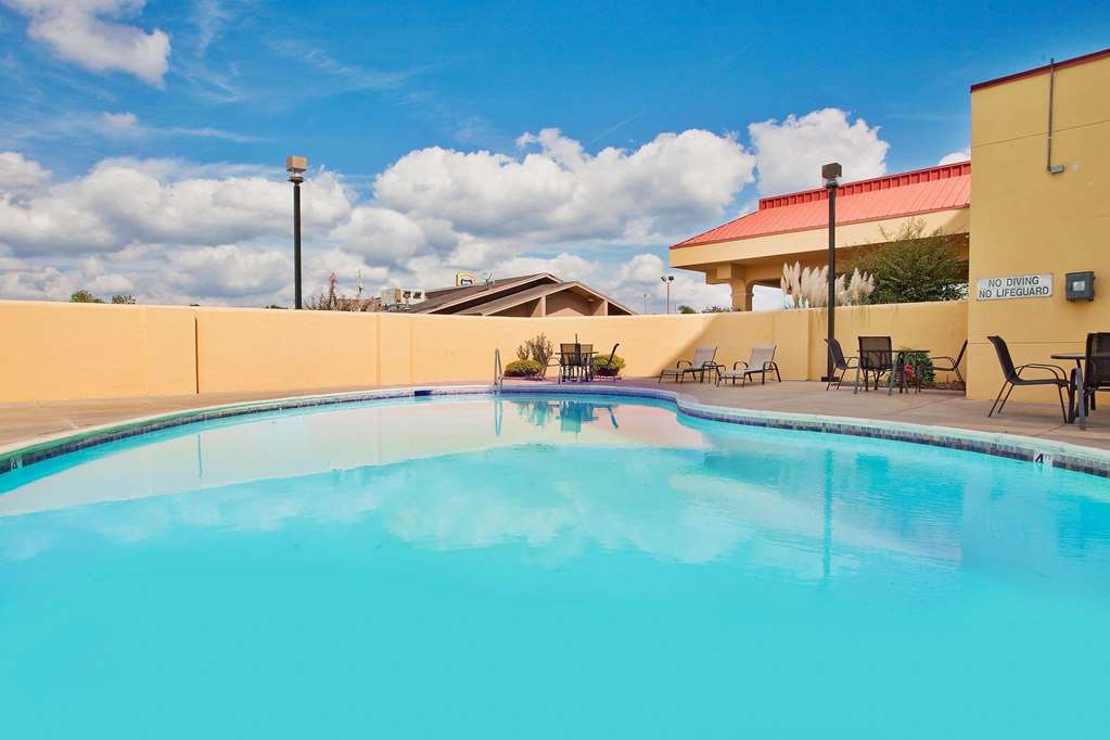 La Quinta Inn & Suites by Wyndham Memphis Airport Graceland - photo 12