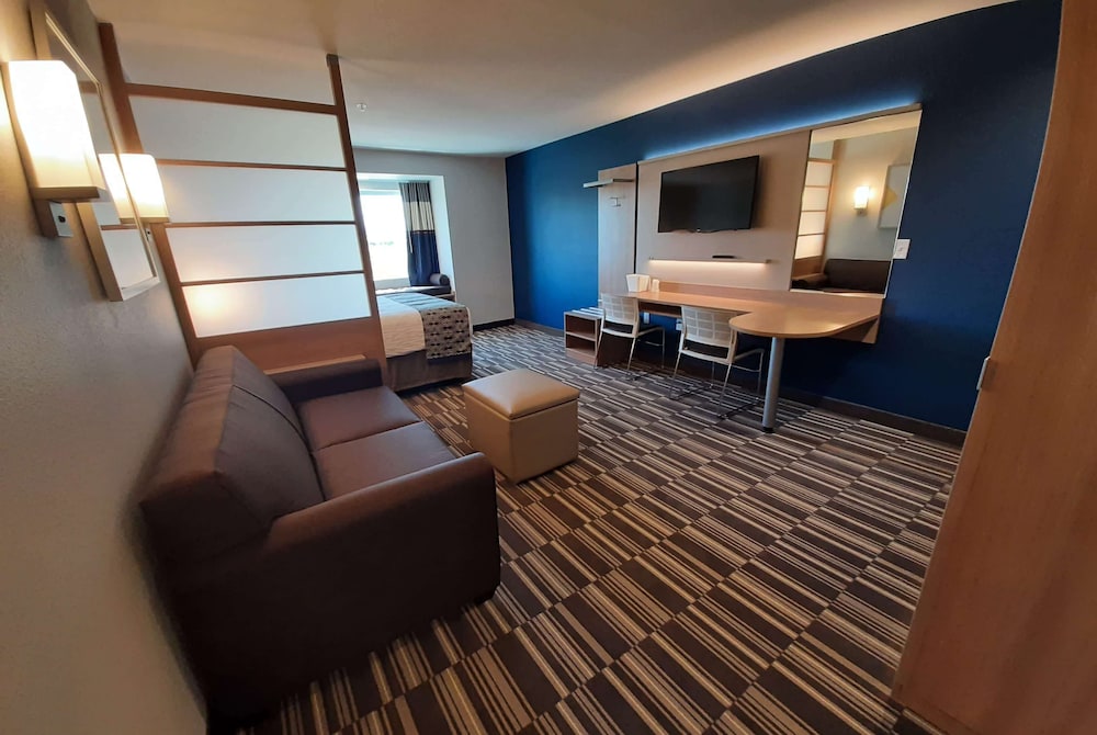 Microtel Inn & Suites by Wyndham Loveland - photo 16