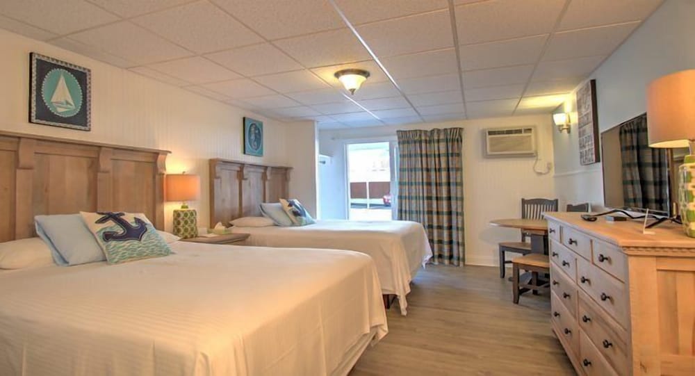 Mainsail Motel & Cottages - photo 9