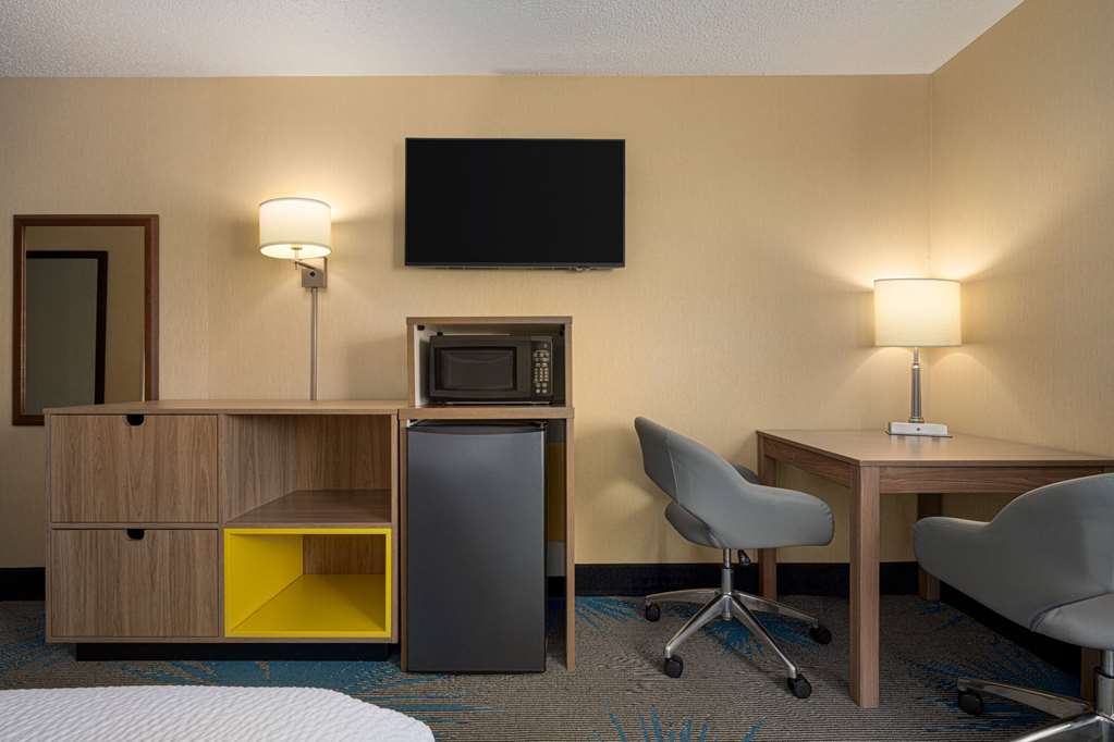 Days Inn by Wyndham Carbondale - photo 20