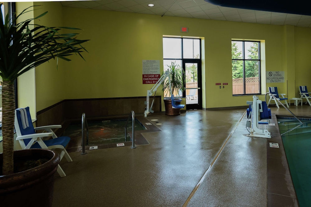 Embassy Suites by Hilton Minneapolis North - photo 24
