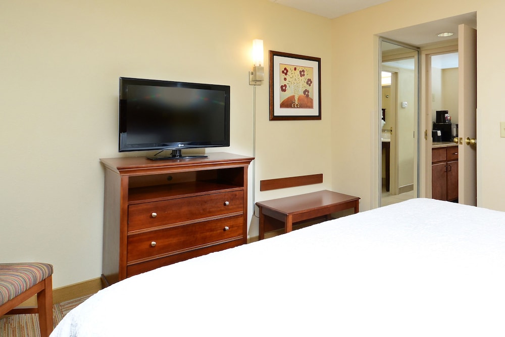 Hampton Inn Raleigh Capital Blvd. North - photo 10