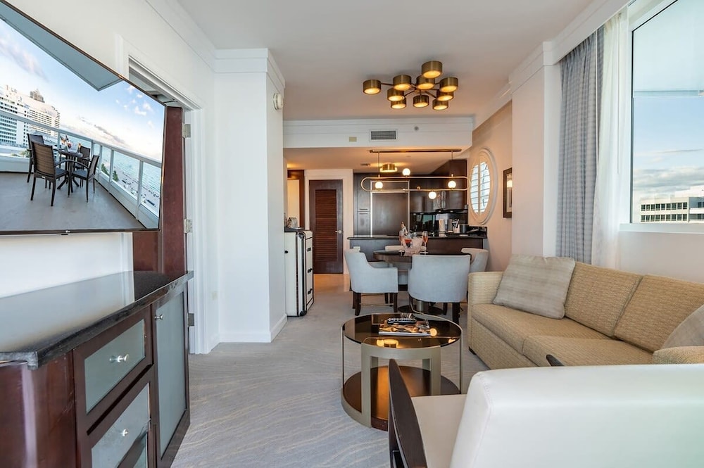 Fontainebleau Miami Beach Private Luxury Suites - photo 197
