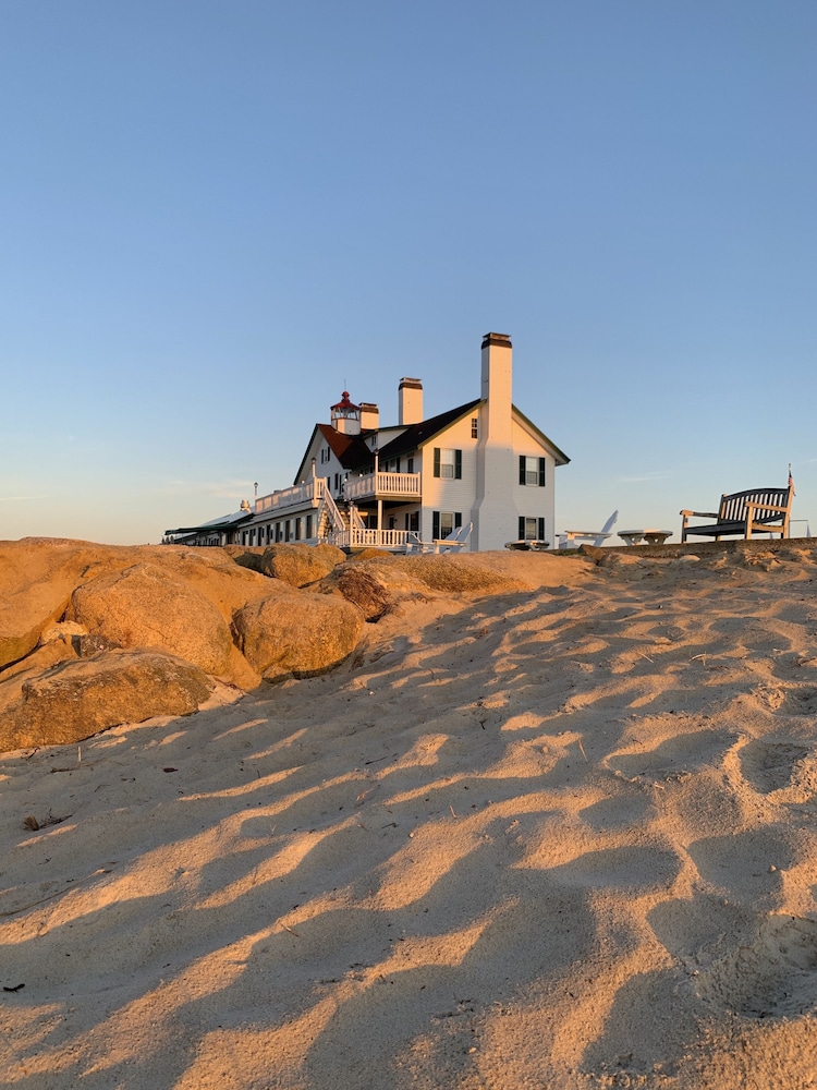 Lighthouse Inn - carbon neutral hotel in West Dennis