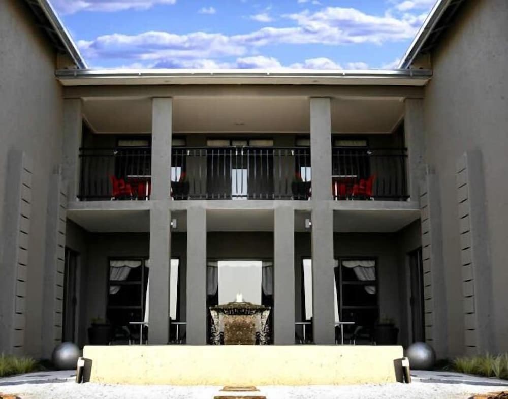 Altissimo Guesthouse — 4-Star Luxury Hotel in Bloemfontein, South Africa