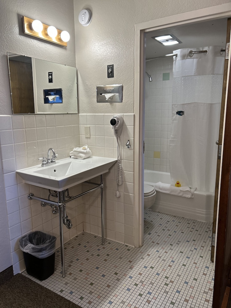 O'Haire Inn - photo 11