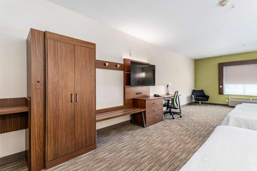 Holiday Inn Express Suites Van Buren Ft Smith Area an IHG Hotel - photo 2