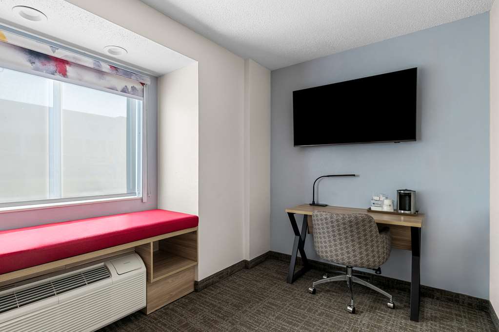 Best Western Buffalo Inn Suites - photo 25