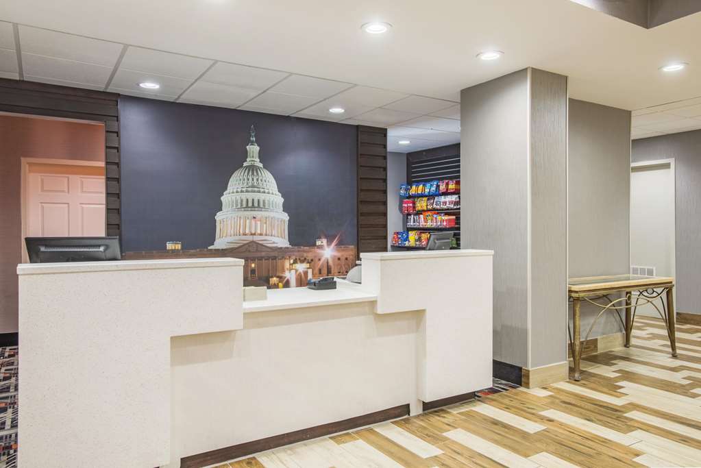 La Quinta Inn & Suites by Wyndham DC Metro Capital Beltway - photo 13