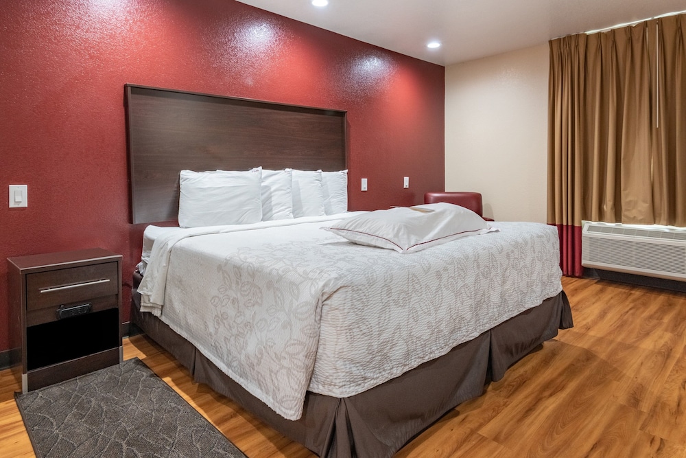 Red Roof Inn PLUS Fort Worth Burleson - photo 21