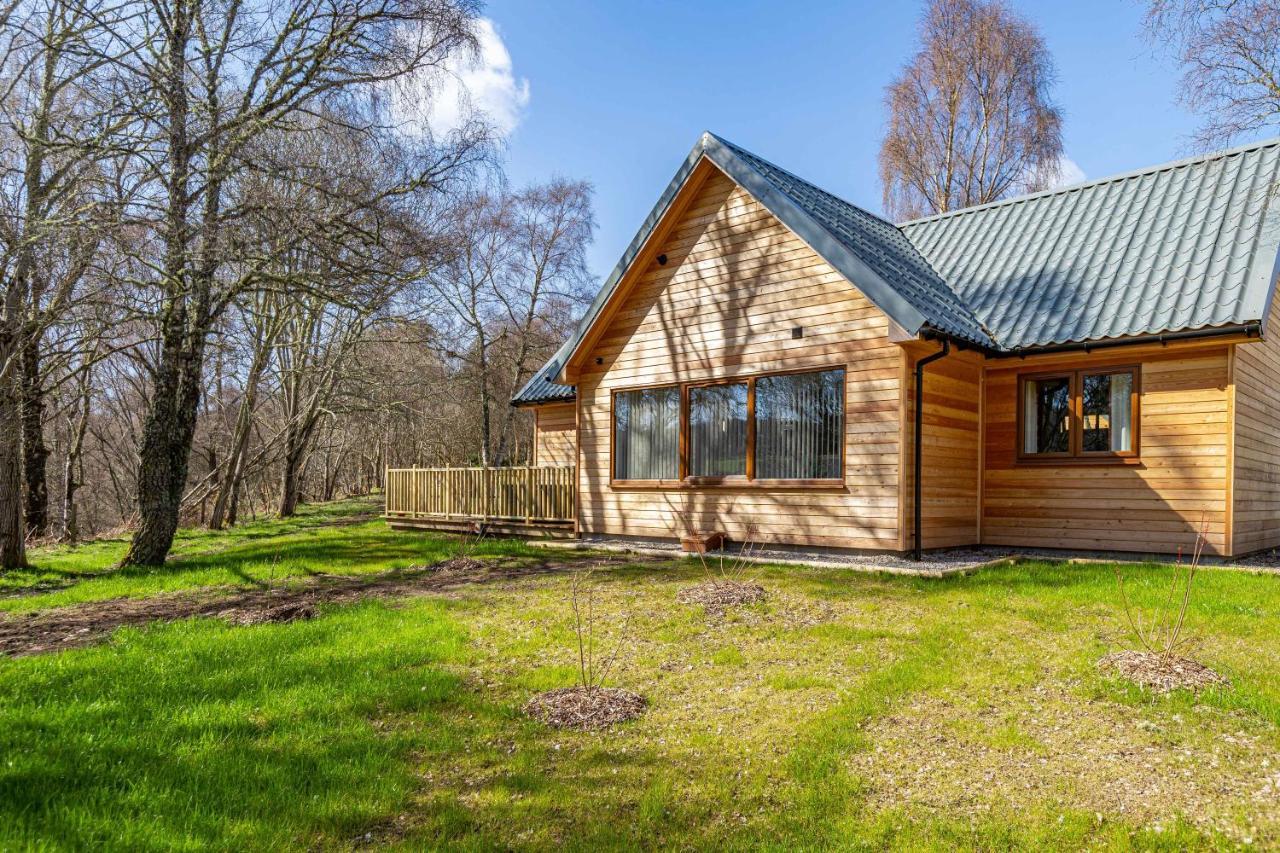 Thistle Lodge 21 with Hot Tub — 4-Star Luxury Hotel in Beauly, United Kingdom