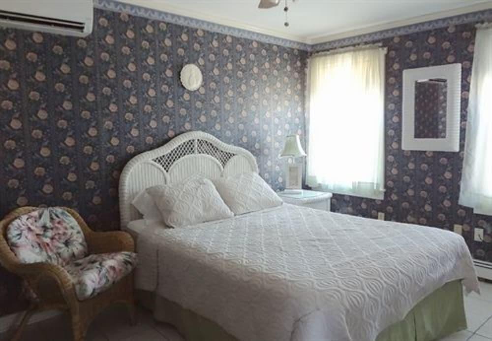 The Henry Collins Inn - photo 9