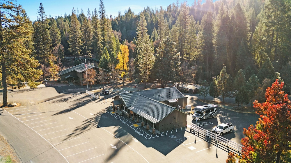 Yosemite Lakes RV Resort - photo 56