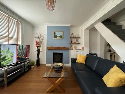 Spacious 3 Bed House Free Parking Maidstone — 4-Star Luxury Hotel in Maidstone, United Kingdom