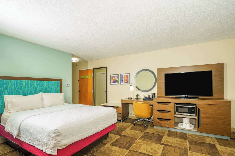 Hampton Inn Hutchinson - photo 34
