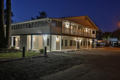 The Clubhouse Murrells Inlet — 4-Star Luxury Hotel in Myrtle Beach, United States