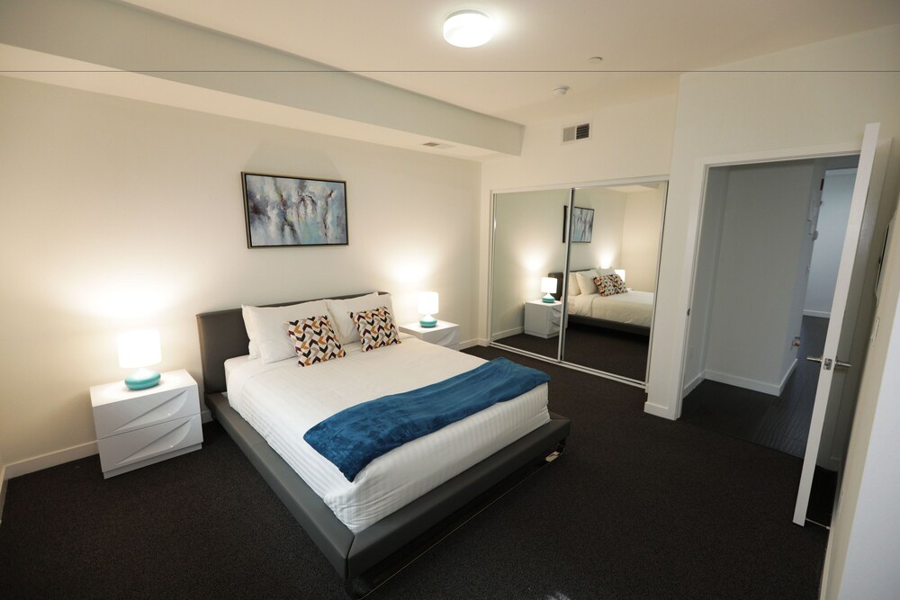 Downtown Cosmopolitan Suites - photo 44