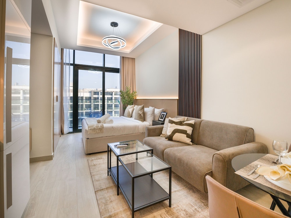 Chic Studio with Balcony Netflix and Chill Pet free — 4-Star Luxury Hotel in Dubai, United Arab Emirates