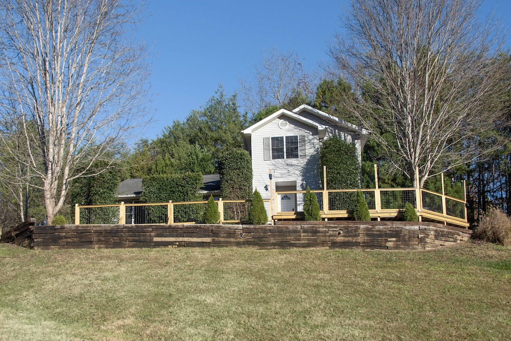 Piece of Paradise — 4-Star Luxury Hotel in Sevierville, United States