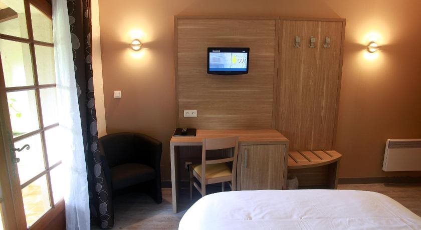 Logis Auberge De La Tour in Valros, France