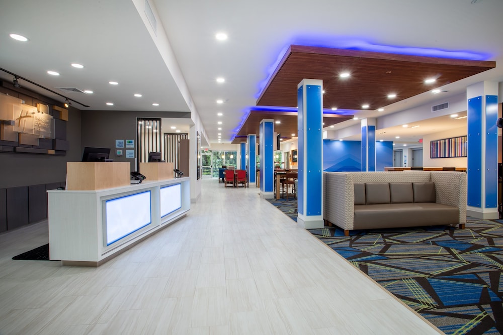 Holiday Inn Express & Suites Deland South by IHG - photo 36