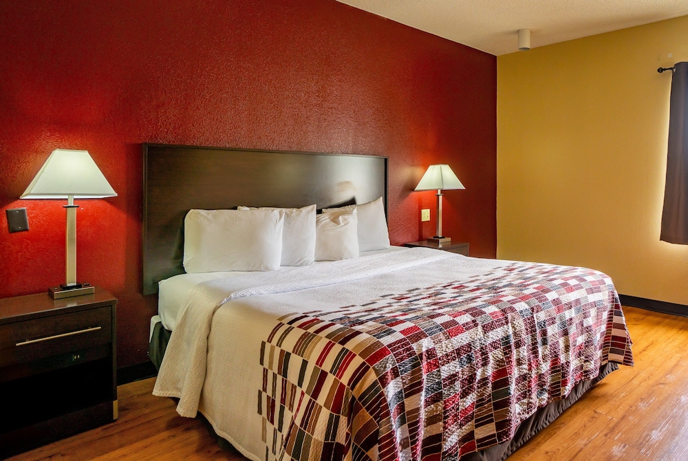 Red Roof Inn & Suites Indianapolis Airport - photo 19