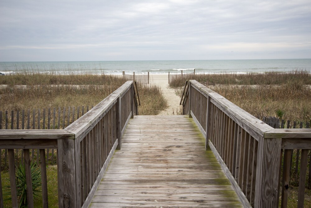 Boardwalk Resort by Hosteeva - photo 100