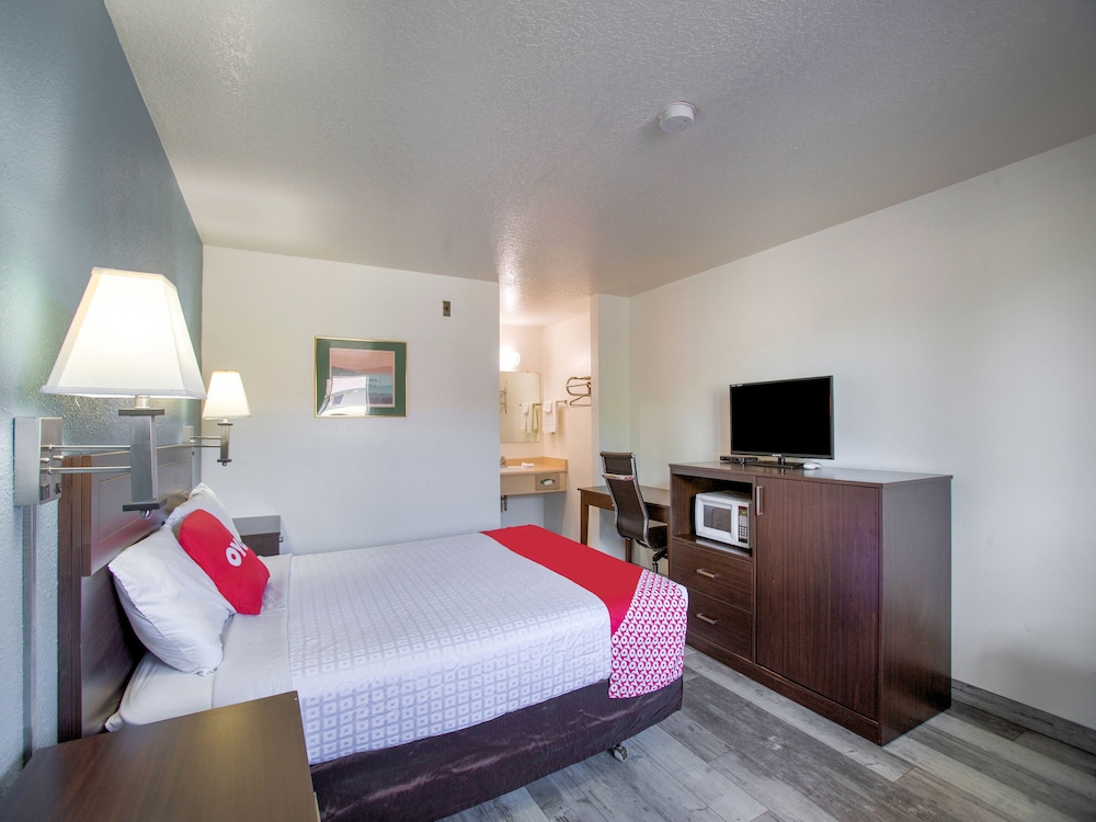 OYO Woodland Hotel and Suites - photo 13