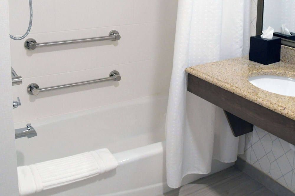 Comfort Inn & Suites NW Milwaukee - photo 32