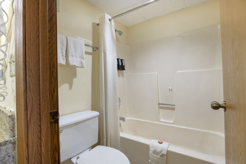OYO Hotel Tulsa International Airport - photo 17