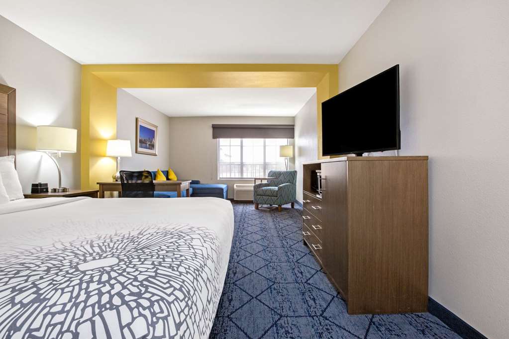 La Quinta Inn & Suites by Wyndham NE Long Beach Cypress - photo 19