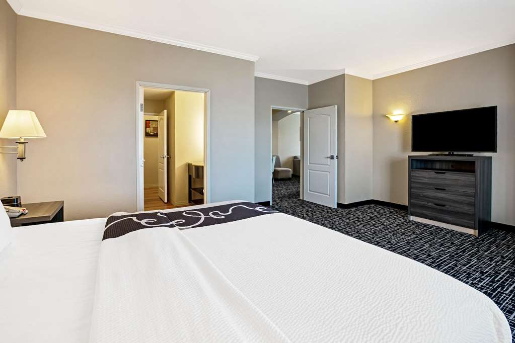 La Quinta Inn & Suites by Wyndham Garland Harbor Point - photo 54