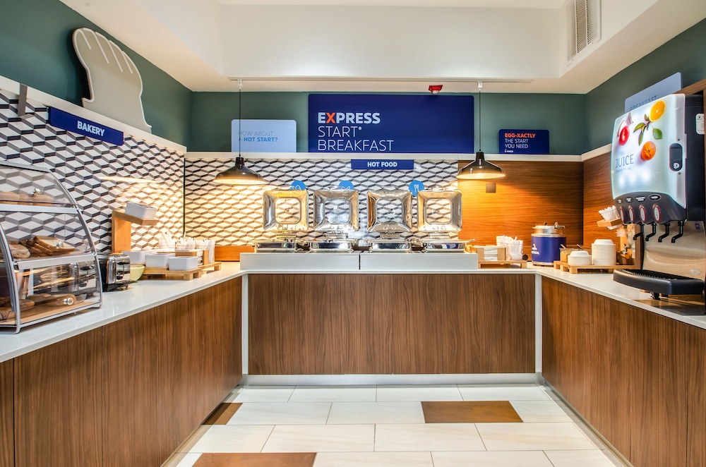 Holiday Inn Express & Suites Olathe South by IHG - photo 24