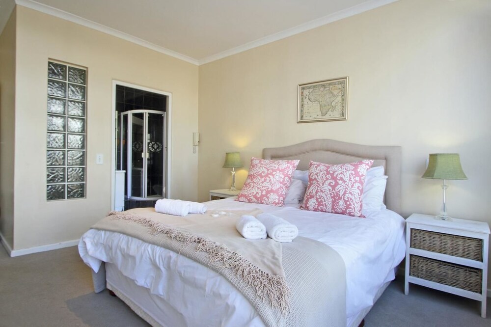 Berkeley Square — 4-Star Luxury Hotel in Cape Town, South Africa