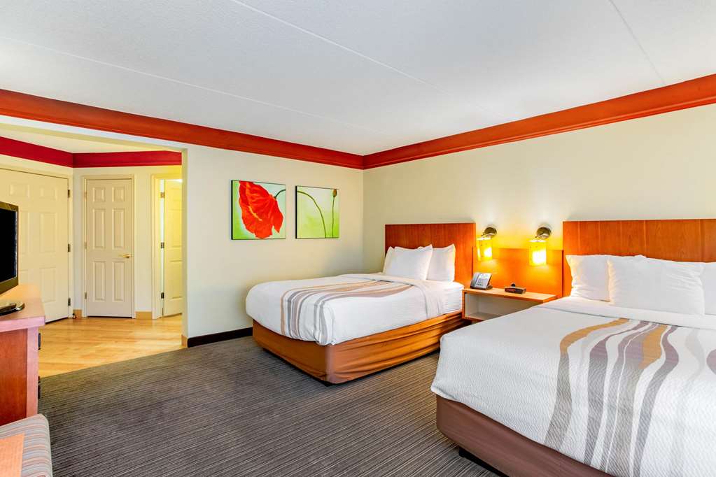 La Quinta Inn & Suites by Wyndham Raleigh Durham Southpoint - photo 21