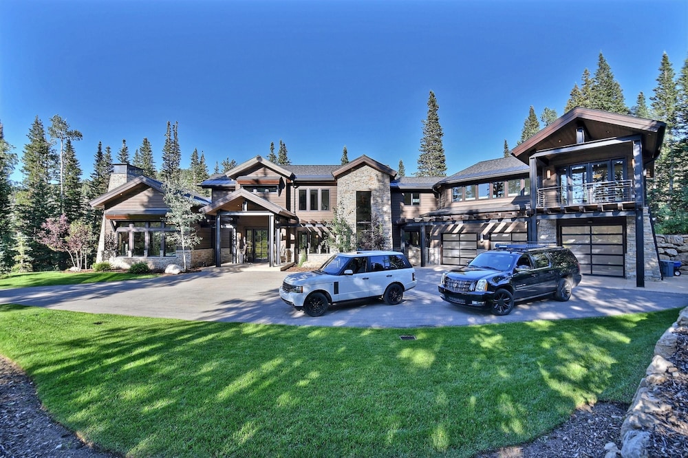 Chic Colony Ski in Ski Out Villa Direct Access to Adventures at Park City Resort Hot Tub Gym - featured photo