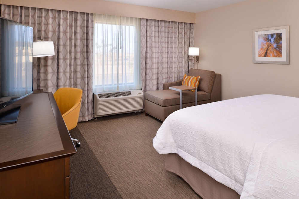 Hampton Inn El Centro - photo 8
