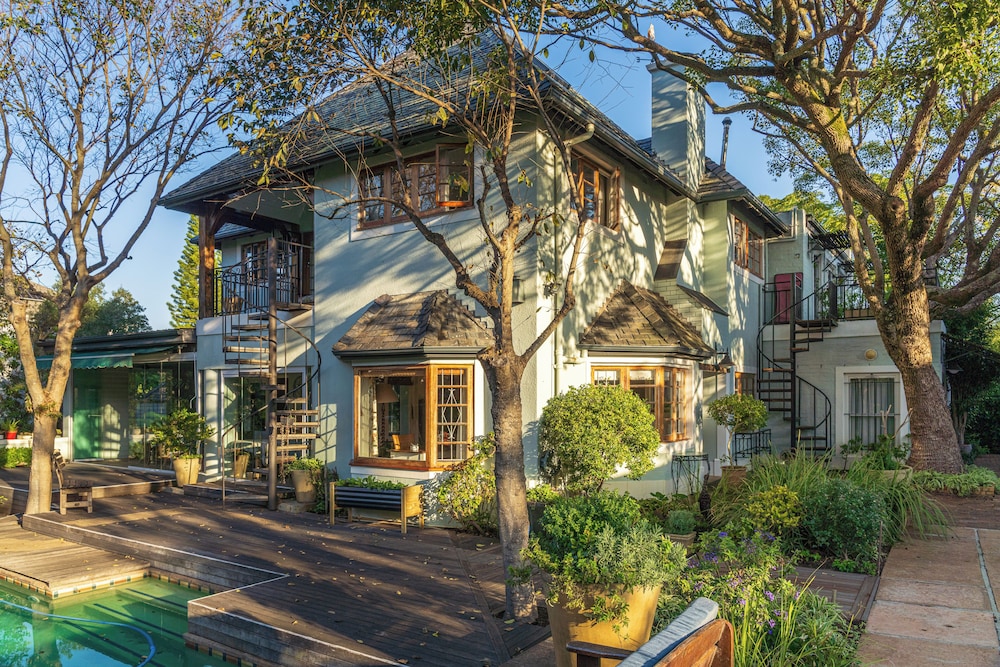 Hedge House Guest House — 4-Star Luxury Hotel in Cape Town, South Africa