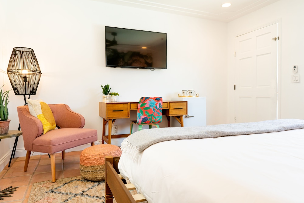 Fleur Noire Hotel 21 and Over - photo 12