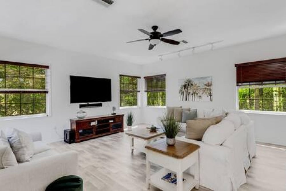 Siesta Key Marvel Pool SPA Deeded Beach Access - photo 13