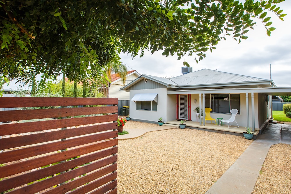 Indulge Homes 77 Olive — 4-Star Luxury Hotel in Mildura, Australia