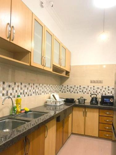 Queen Room Semi Attached Bathroom Bukit Mertajam Alma Impian — Bukit Mertajam — photo 4