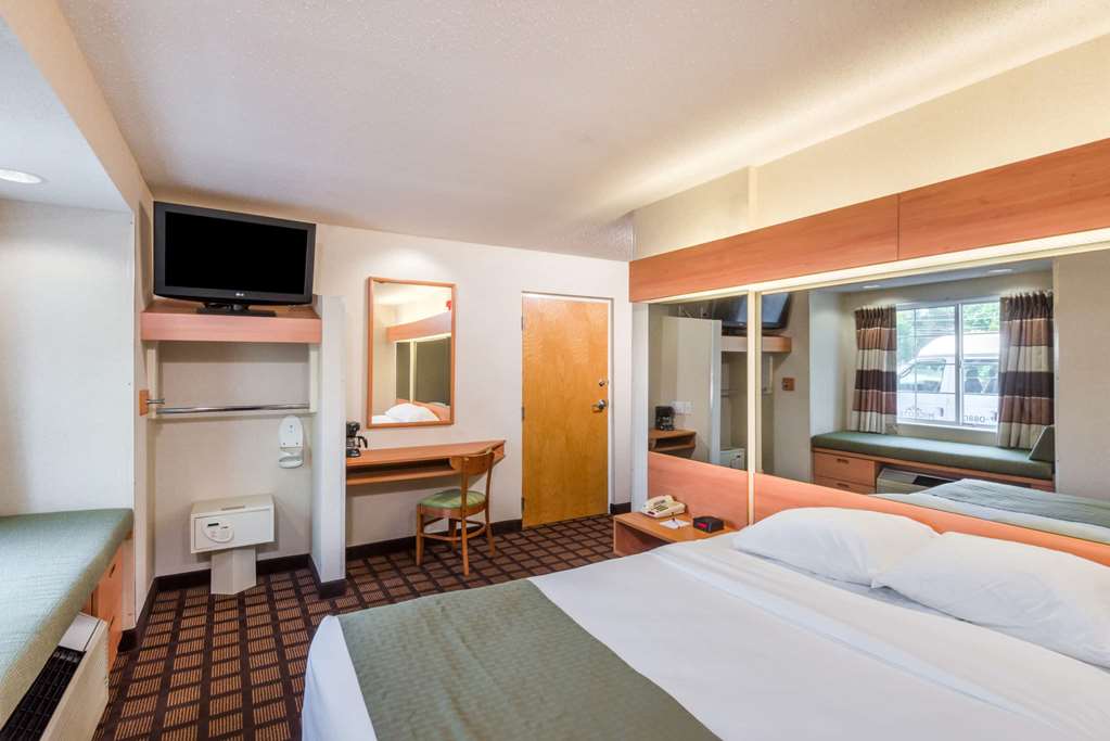 Microtel Inn & Suites by Wyndham Uncasville Casino Area - photo 3